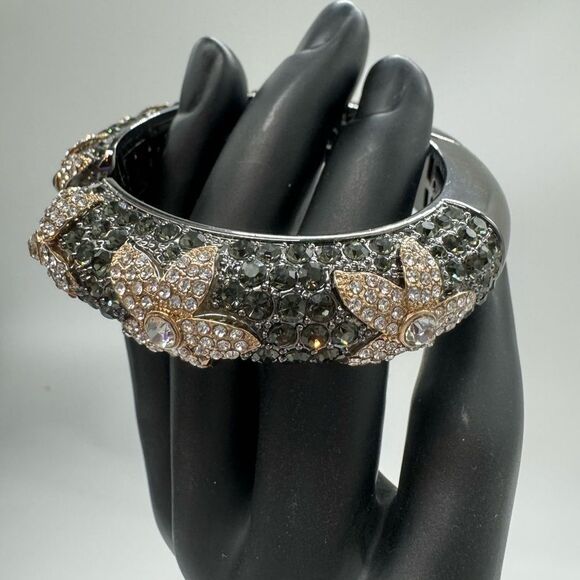 High End Department Store Designer Kissable Hinged Cuff Bracelet with Pave Cz - Picture 12 of 16